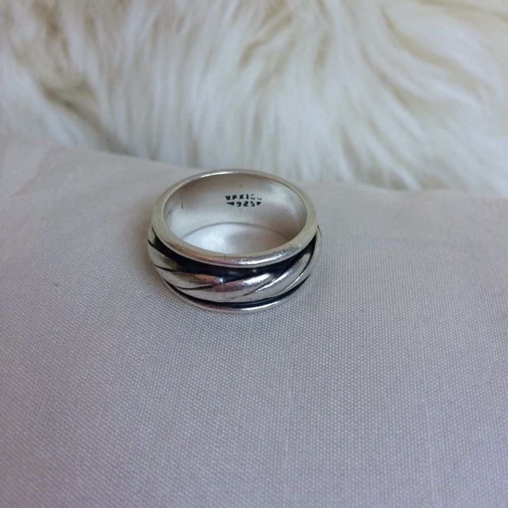 Sterling silver marked 925 Mexico ring or band - Picture 2 of 2